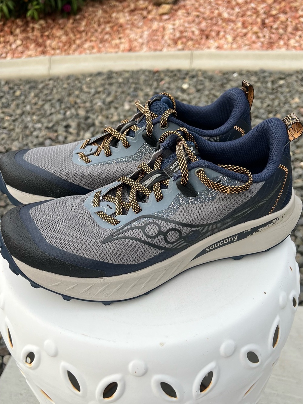 Saucony Men's Gray and Navy Trail Running Sneakers